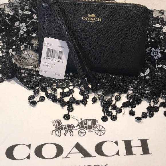 Coach Handbags - Coach wristlet